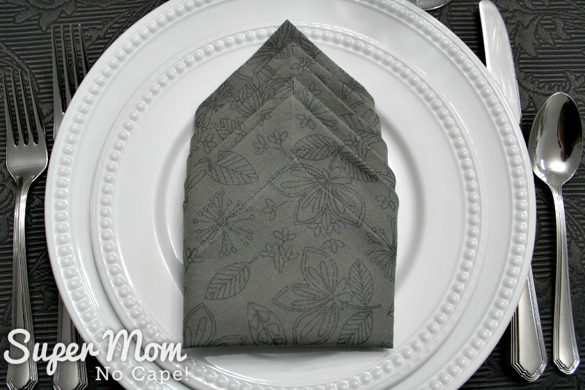 https://www.supermomnocape.com/wp-content/uploads/2019/02/Placesetting-with-napkin-with-mitered-corners-in-the-center.jpg